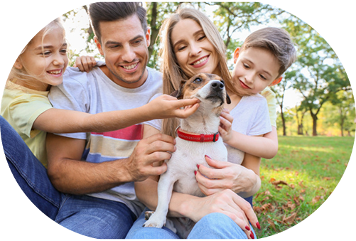 photo d'une famille avec son chien